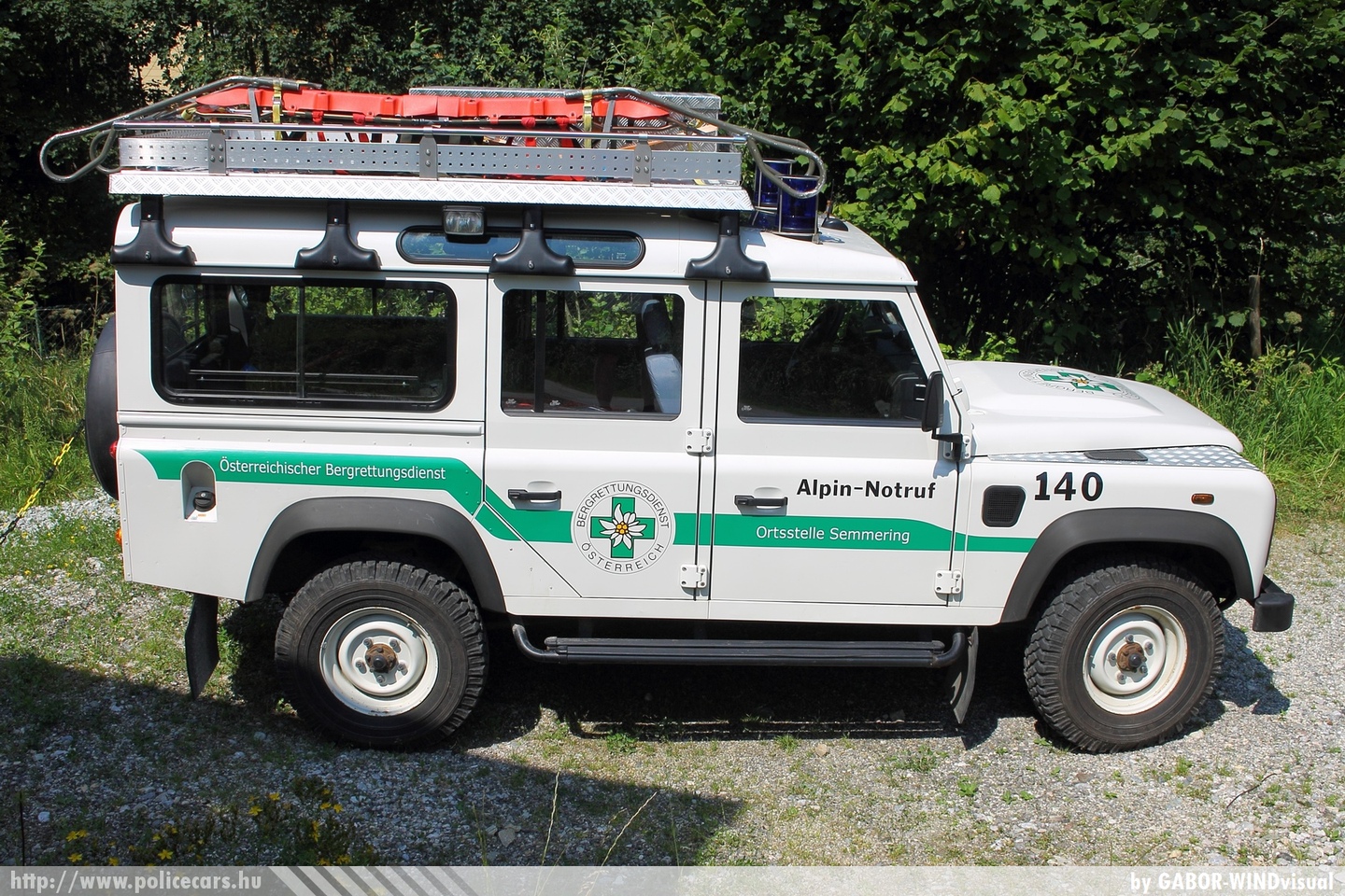 Land Rover Defender, fotó: GABOR- WINDvisual
Keywords: osztrák Ausztria Austria austrian mentő mentőautó ambulance