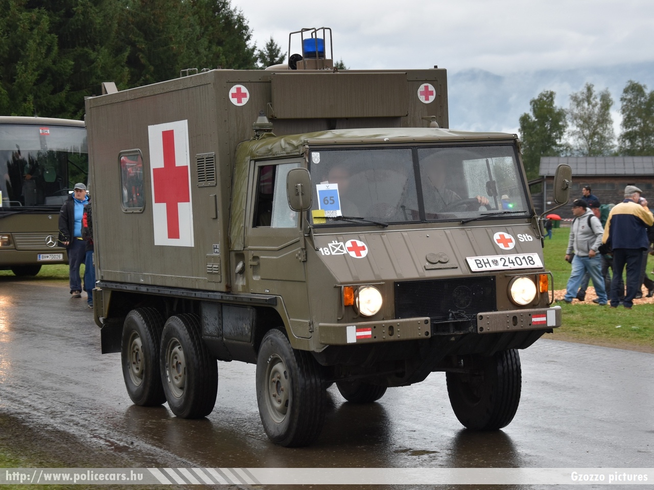 Pinzgauer, fotó: Gzozzo pictures
Keywords: osztrák Ausztria Austria austrian mentő mentőautó ambulance katonai military