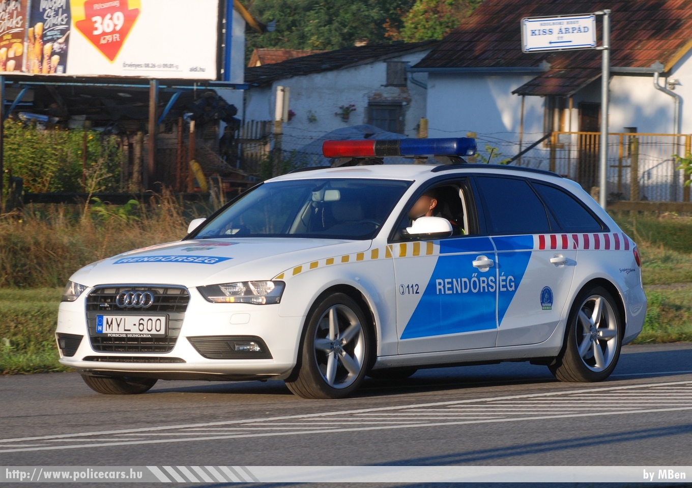 Audi A4 Avant 3.0 TFSI quattro, fotó: MBen
Keywords: rendőr rendőrautó rendőrség magyar Magyarország police policecar Hungary hungarian MYL-600