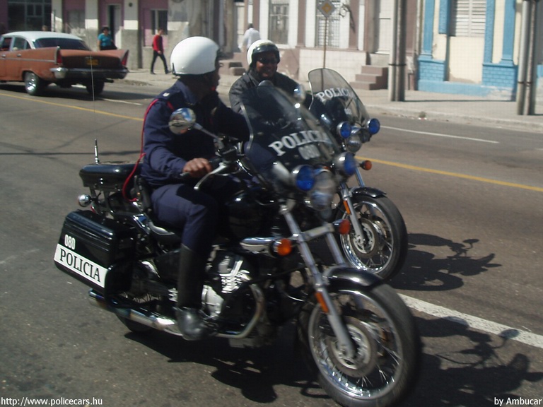 Moto Guzzi, fotó: Ambucar
Keywords: kuba kubai rendőr rendőrség rendőrmotor