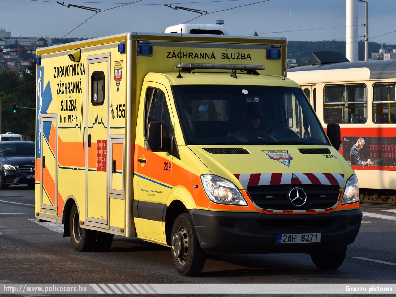 Mercedes Sprinter II, Prága, fotó: Gzozzo pictures
Keywords: cseh Csehország czech ambulance mentő mentőautó