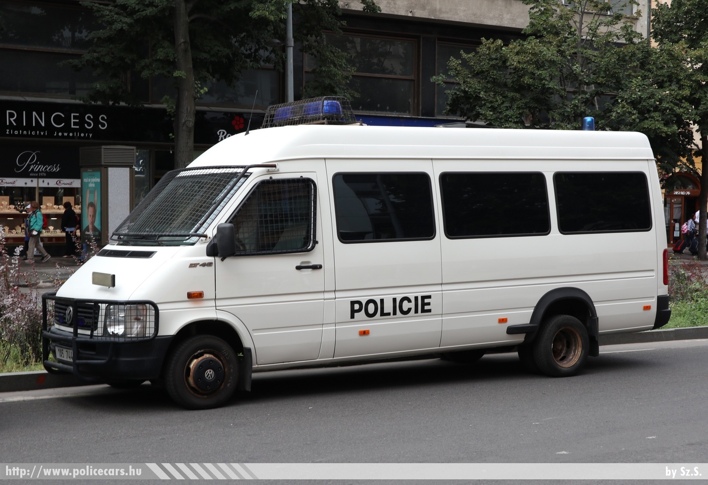 Volkswagen LT40, Prága, fotó: Sz.S.
Keywords: cseh Csehország czech police policecar rendőrautó rendőr