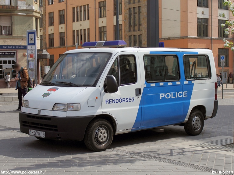 Fiat Ducato, fotó: HNorbert
Keywords: rendőr rendőrautó rendőrség magyar Magyarország RB70-19