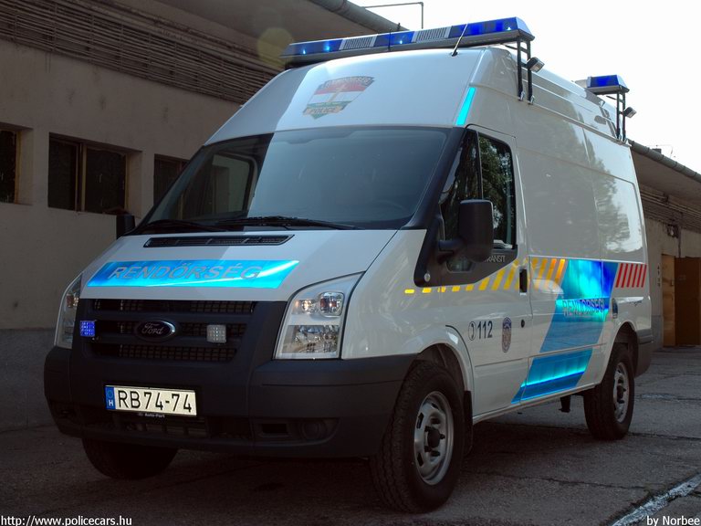 Ford Transit, fotó: Norbee
Keywords: rendőrség rendőrautó rendőr magyar Magyarország RB74-74