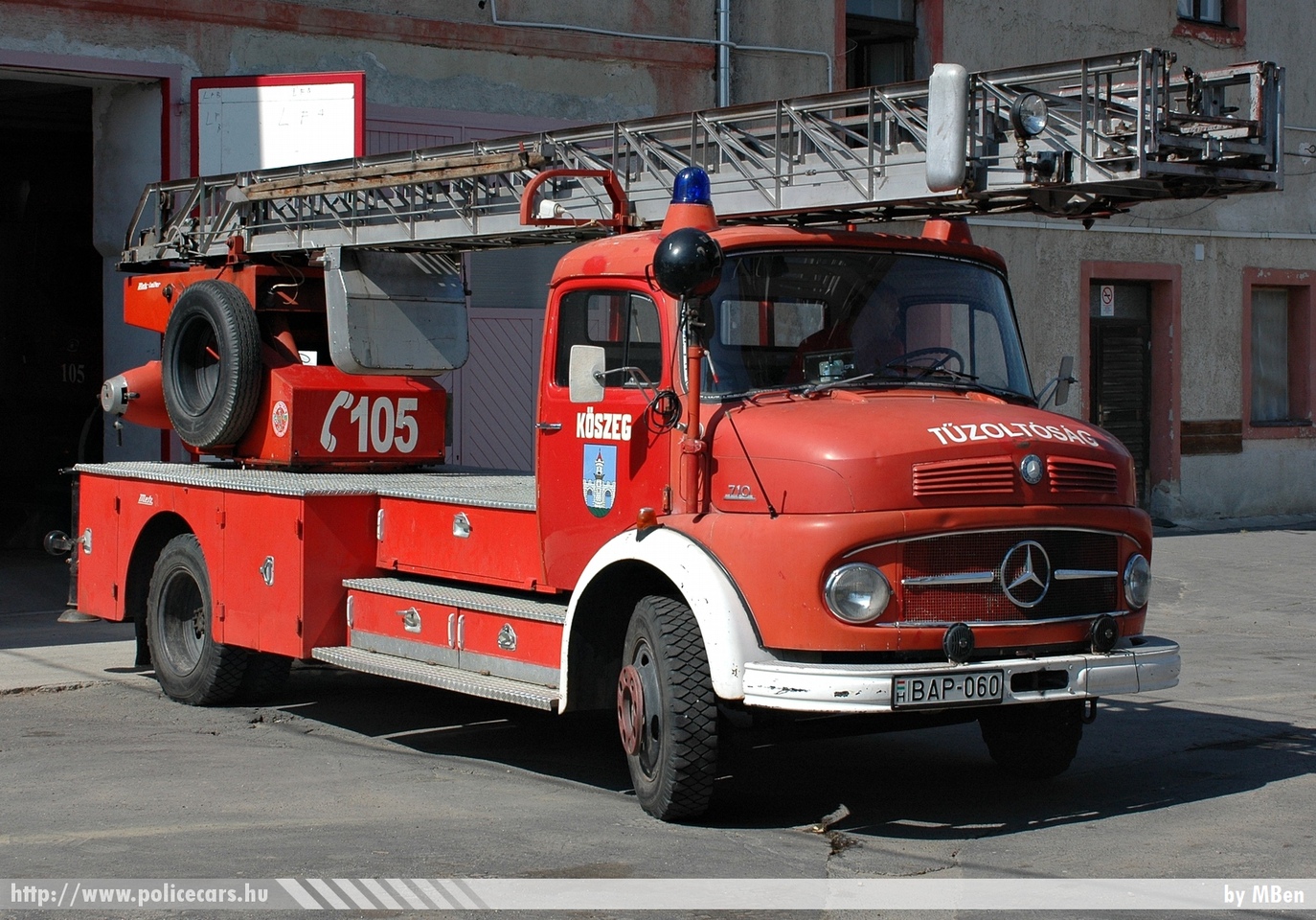 Mercedes-Benz 710 létra, Kõszegi Önkormányzati Tûzoltóparancsnokság, fotó: MBen
Keywords: tûzoltóautó tûzoltó ÖTP tûzoltóság magyar Magyarország fire firetruck Hungary hungarian BAP-060