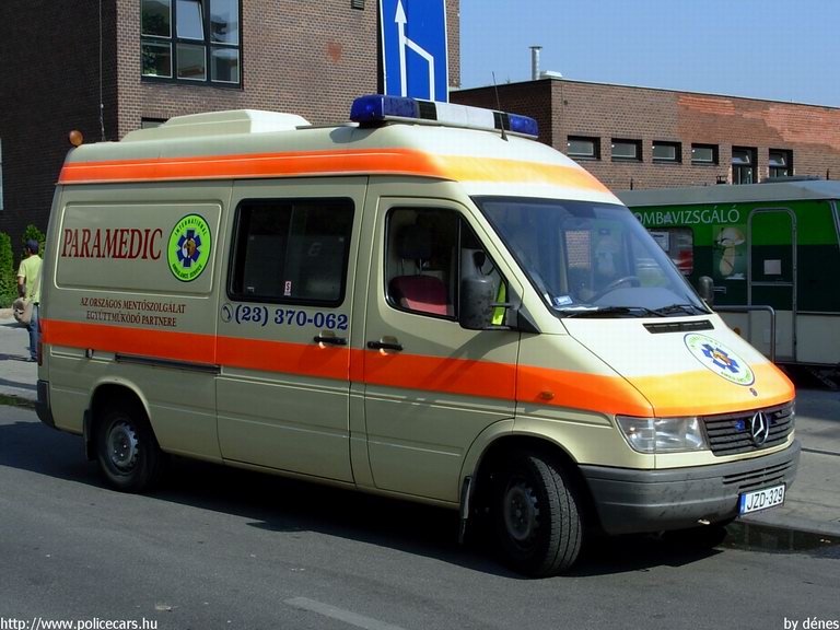 Mercedes-Benz Sprinter, International Ambulance, fotó: dénes
Keywords: mentő magyar Magyarország mentőautó JZD-329