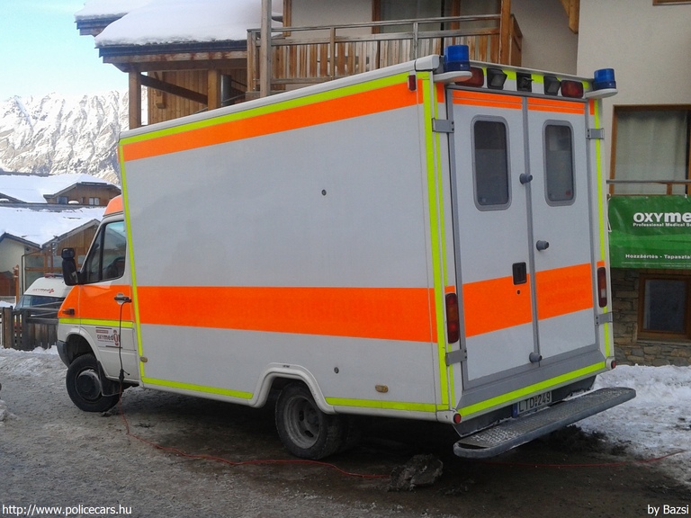Mercedes-Benz Sprinter 413 CDI, Oxy-Med Egészségügyi-Szolgáltató Kft., fotó: Bazsi
Keywords: mentő mentőautó magyar Magyarország LTD-249