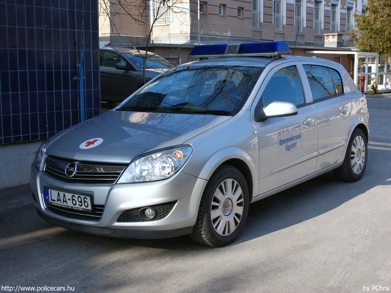 Opel Astra H, Heim Pál Kórház, Gyermekorvosi ügyelet, Budapest, fotó: PChris
Keywords: mentő mentőautó magyar Magyarország LAA-696