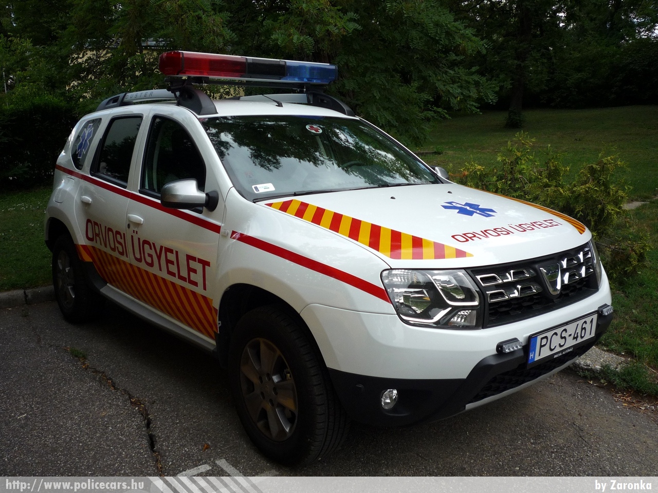 Dacia Duster, Sopron, orvosi ügyelet, fotó: Zaronka
Keywords: magyar Magyarország mentő mentőautó Hungary hungarian ambulance PCS-461