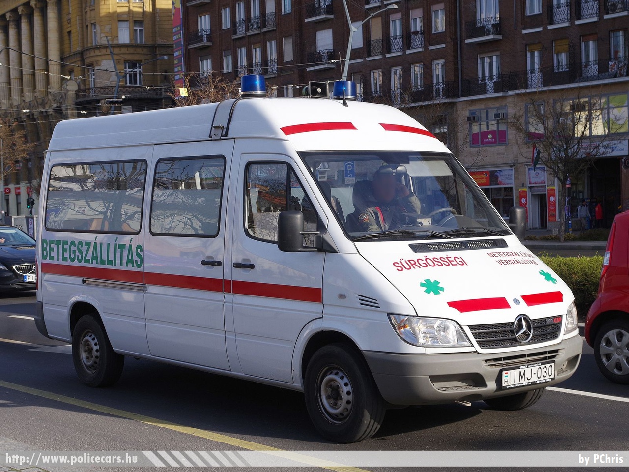 Mercedes Sprinter, fotó: PChris
Keywords: mentő mentőautó magyar Magyarország hungarian Hungary ambulance IMJ-030