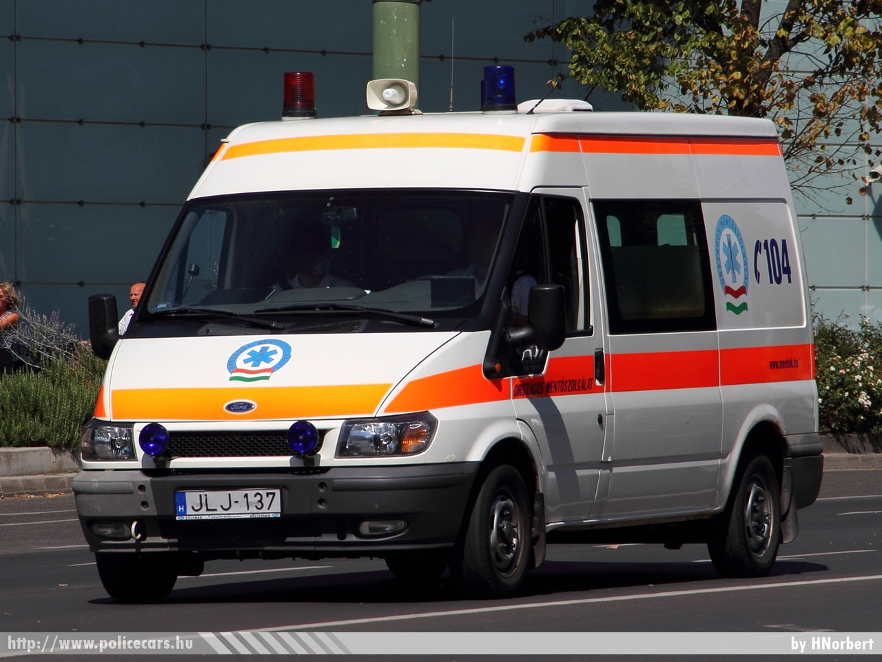 Ford Transit, Országos Mentõszolgálat, fotó: HNorbert
Keywords: magyar Magyarország mentő mentőautó OMSZ Hungary hungarian ambulance JLJ-137