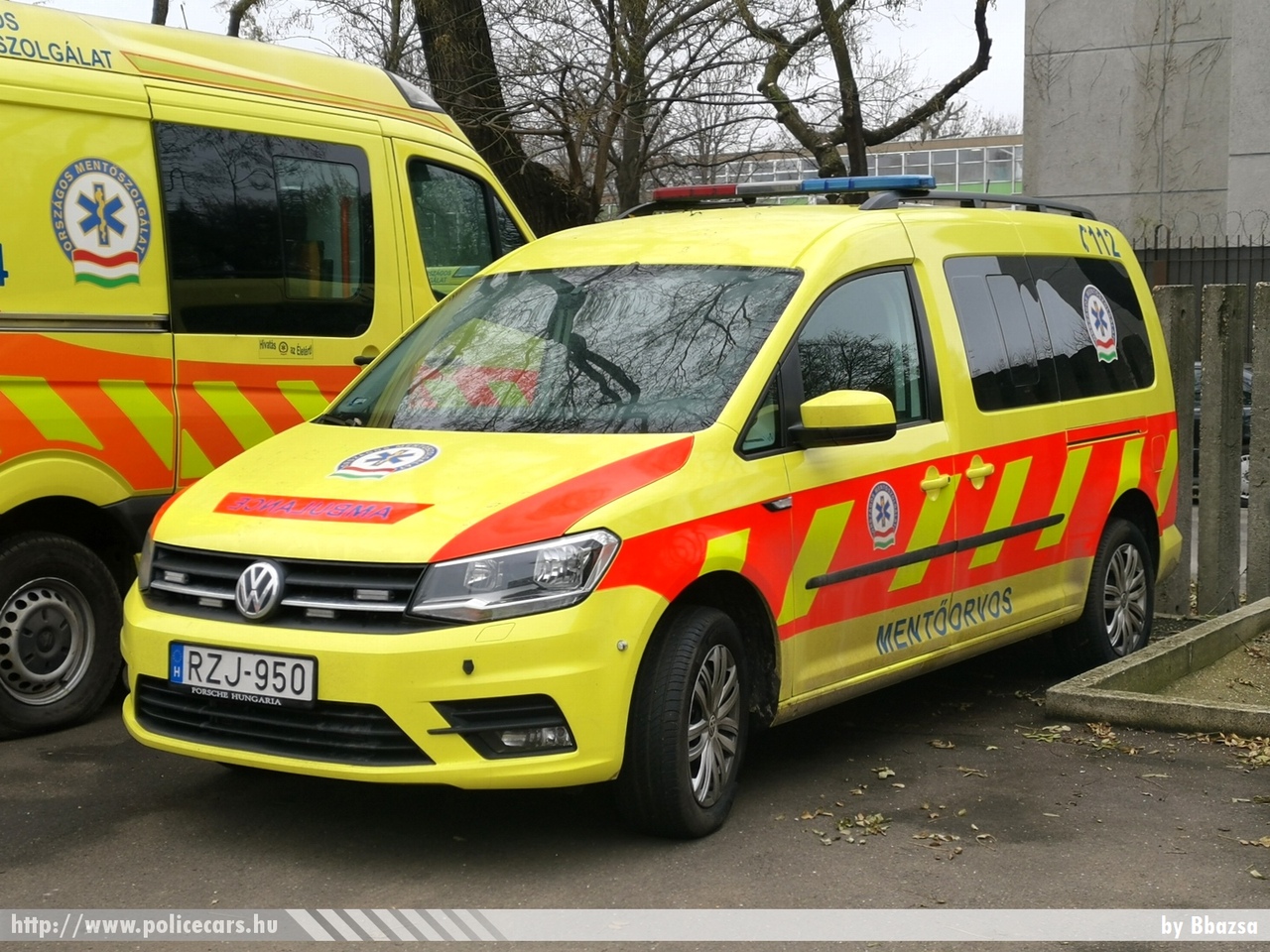 Volkswagen Caddy, MOK, Országos Mentõszolgálat, fotó: Bbazsa
Keywords: mentő magyar Magyarország mentőautó ambulance Hungary hungarian RZJ-950 OMSZ
