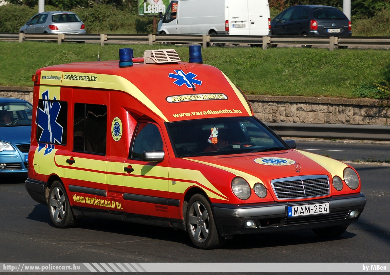 Mercedes-Benz E Binz, Váradi Mentõszolgálat Kft., fotó: MBen
Keywords: mentő mentőautó magyar Magyarország hungarian Hungary ambulance MAM-254