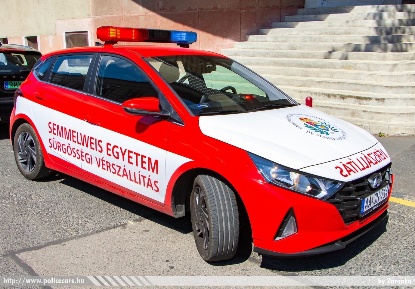 Hyundai i20, sürgõsségi vérszállítás, Semmelweis Egyetem, fotó: Zaronka
Keywords: mentő magyar Magyarország mentőautó ambulance Hungary hungarian AAJN-714