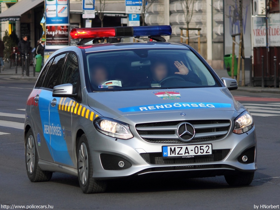 Mercedes-Benz B220 CDI 4Matic, fotó: HNorbert
Keywords: rendőr rendőrautó rendőrség magyar Magyarország MZA-052 hungarian Hungary police policecar