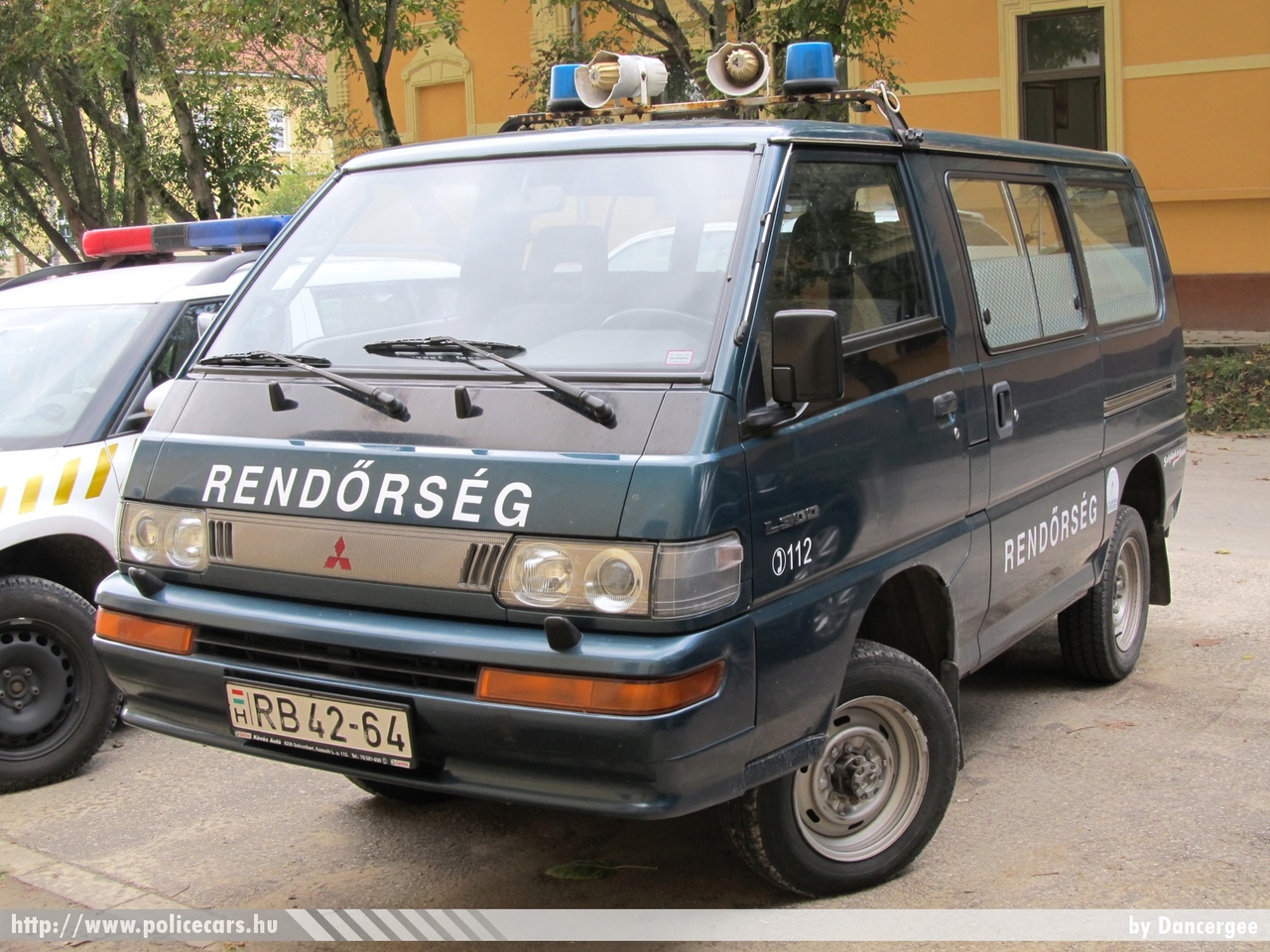 Mitsubishi L300, fotó: Dancergee
Keywords: rendőr rendőrautó rendőrség magyar Magyarország hungarian Hungary police policecar RB42-64
