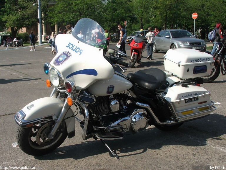 Harley-Davidson Electra Glide Police, fotó: PChris
Keywords: rendőr rendőrmotor rendőrség magyar Magyarország UJM-044