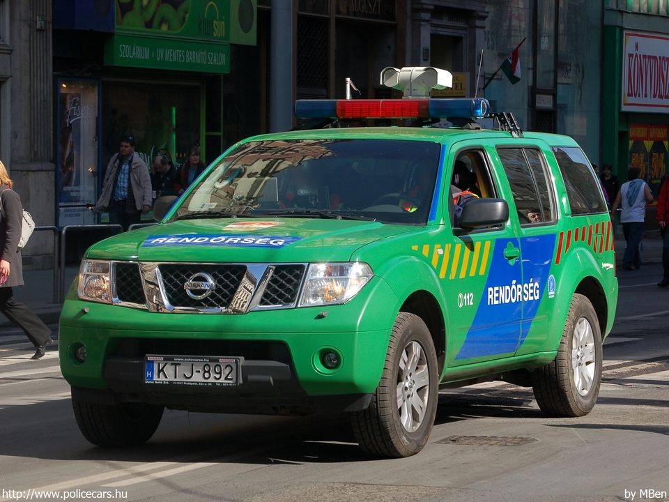 Nissan Pathfinder, fotó: MBen
Keywords: rendőr rendőrautó rendőrség magyar Magyarország KTJ-892 Hungary hungarian police policecar 