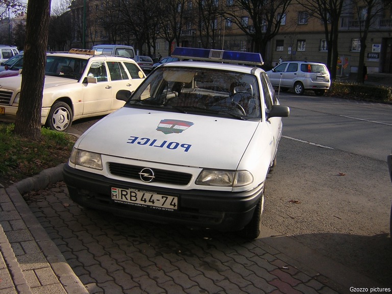 Opel Astra, fotó: Gzozzo pictures
Keywords: rendőrség rendőr rendőrautó magyar Magyarország RB44-74 police policecar hungarian Hungary