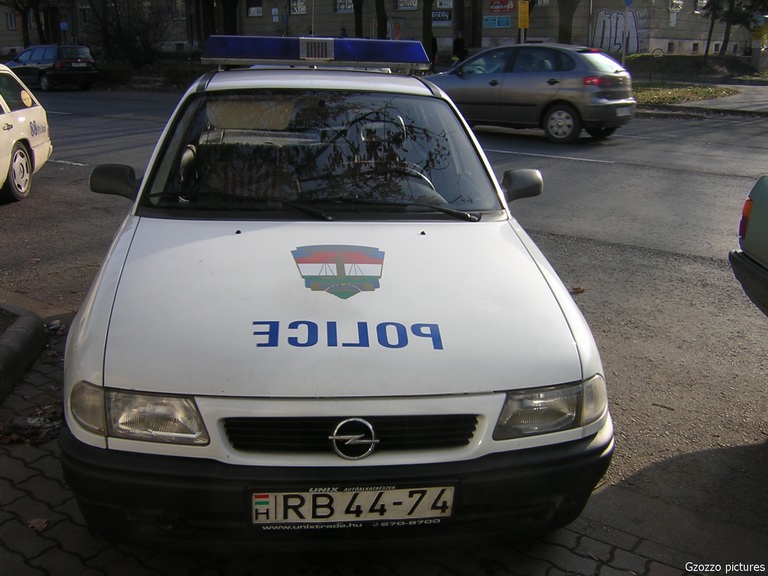 Opel Astra, fotó: Gzozzo pictures
Keywords: rendőrség rendőr rendőrautó magyar Magyarország RB44-74 police policecar hungarian Hungary