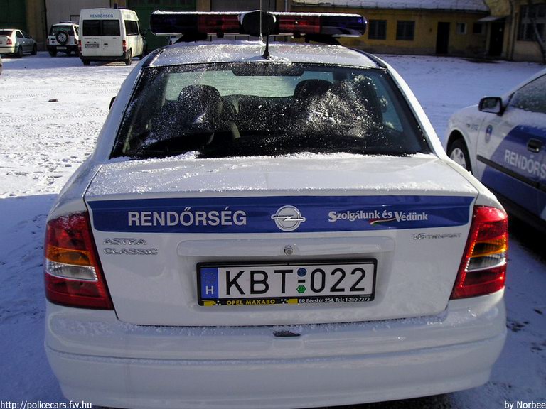 Opel Astra, fotó: Norbee
Keywords: rendőrség rendőr rendőrautó magyar Magyarország KBT-022 police policecar hungarian Hungary