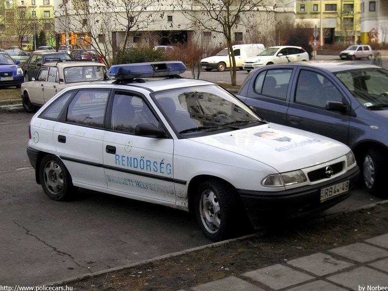 Opel Astra, fotó: Norbee
Keywords: rendőrség rendőr rendőrautó magyar Magyarország RB44-49 police policecar hungarian Hungary