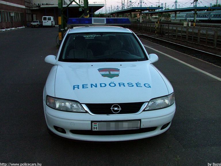 Opel Vectra, fotó: Bazsi
Keywords: rendőrség rendőr rendőrautó magyar Magyarország police policecar hungarian Hungary