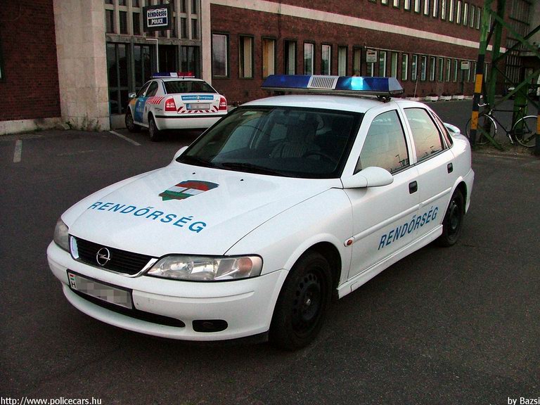 Opel Vectra, fotó: Bazsi
Keywords: rendőrség rendőr rendőrautó magyar Magyarország police policecar hungarian Hungary
