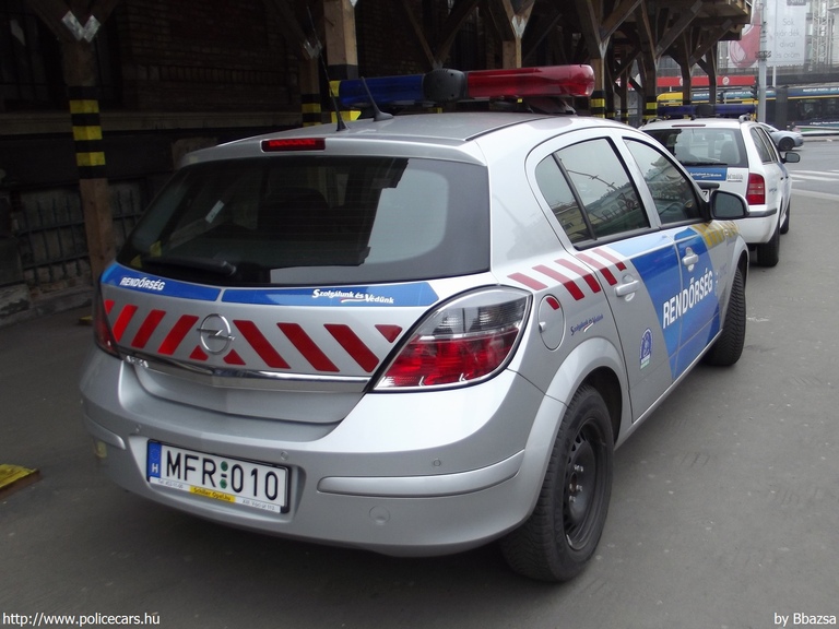 Opel Astra H, fotó: Bbazsa
Keywords: rendőr rendőrautó rendőrség magyar Magyarország MFR-010 police policecar hungarian Hungary