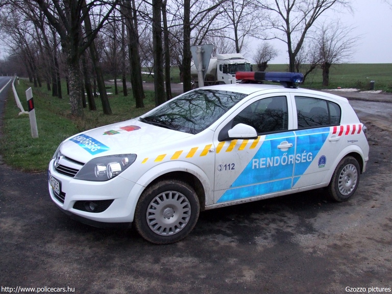 Opel Astra H, fotó: Gzozzo pictures
Keywords: rendőr rendőrautó rendőrség magyar Magyarország MFR-265 police policecar hungarian Hungary