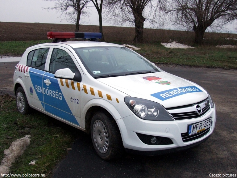 Opel Astra H, fotó: Gzozzo pictures
Keywords: rendőr rendőrautó rendőrség magyar Magyarország MFR-265 police policecar hungarian Hungary