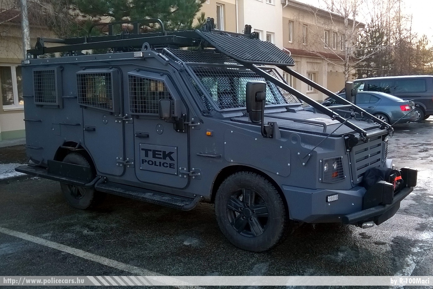 FLAMS Toyota LC 200, fotó: R-100Maci
Keywords: rendőrség rendőr rendőrautó magyar Magyarország hungarian Hungary police policecar