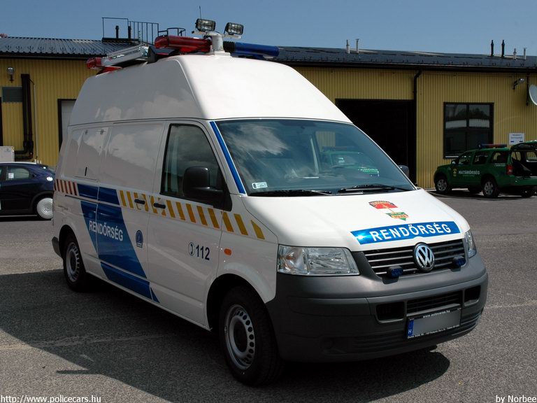 Volkswagen Transporter T5, fotó: Norbee
Keywords: rendőrség rendőr rendőrautó magyar Magyarország 