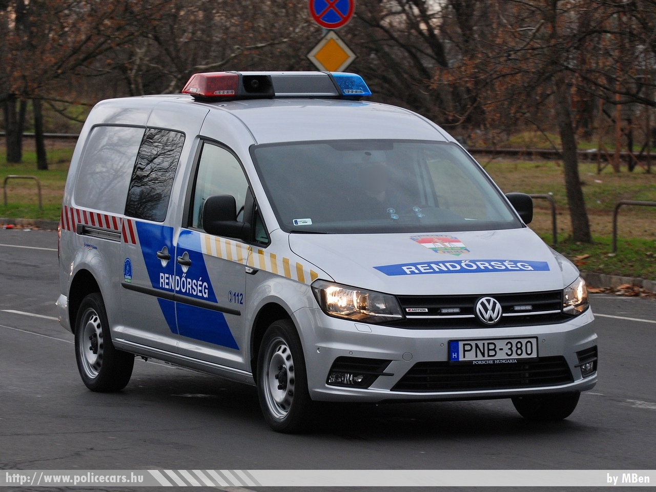 Volkswagen Caddy TDI 4Motion, fotó: MBen
Keywords: PNB-380 rendőr rendőrautó rendőrség magyar Magyarország Hungary hungarian police policecar készenléti