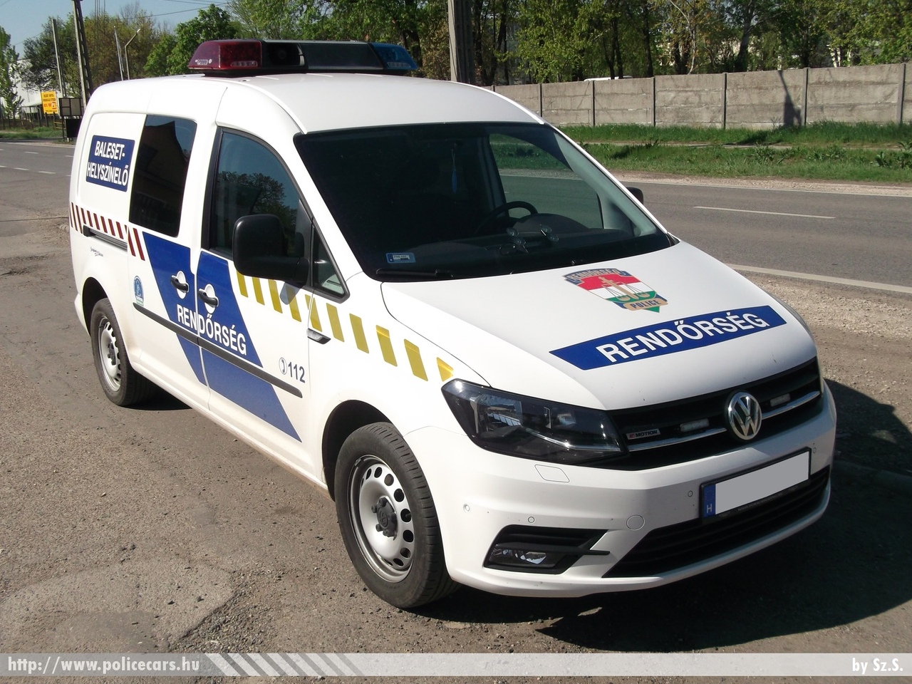 Volkswagen Caddy Maxi 2.0 TDI 4Motion, fotó: Sz.S.
Keywords: rendőr rendőrautó rendőrség magyar Magyarország police policecar Hungary hungarian