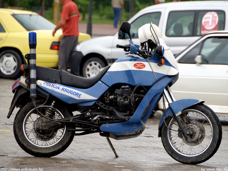 Moto Guzzi, fotó: [url=http://www.lillin.hu]www.lillin.hu[/url]
Keywords: albán Albánia rendőrség rendőr rendőrmotor policebike albanian