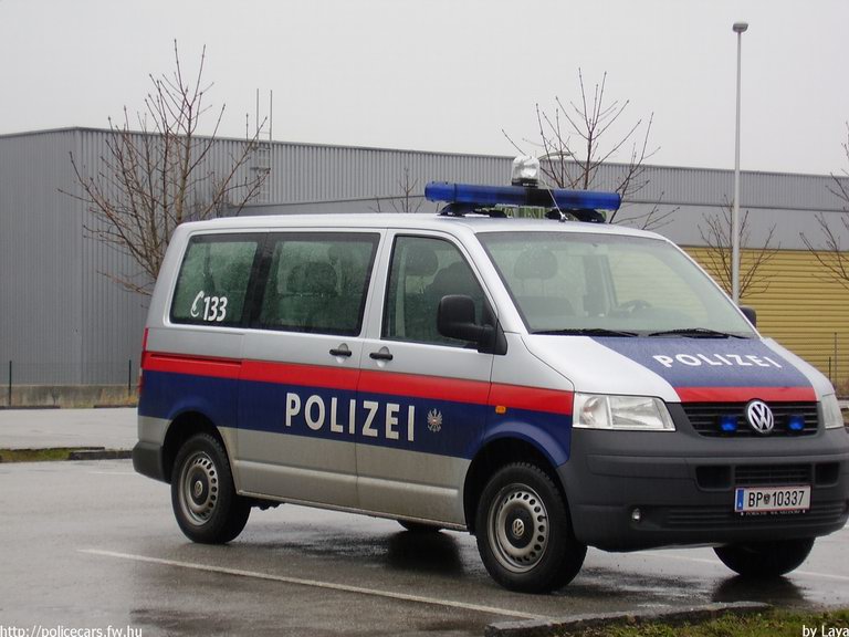 Volkswagen Transporter T5, fotó: Laya
Keywords: Ausztria osztrák rendőr rendőrautó rendőrség police policecar Austria