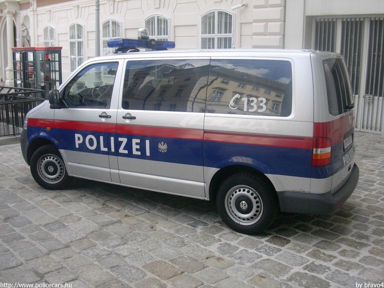 Volkswagen Transporter T5, fotó: bravo4
Keywords: Ausztria osztrák rendőr rendőrautó rendőrség police policecar Austria