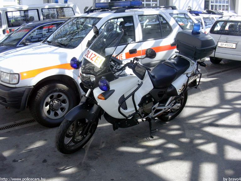 fotó: bravo4
Keywords: Ausztria osztrák rendőr rendőrmotor rendőrség police policecar Austria