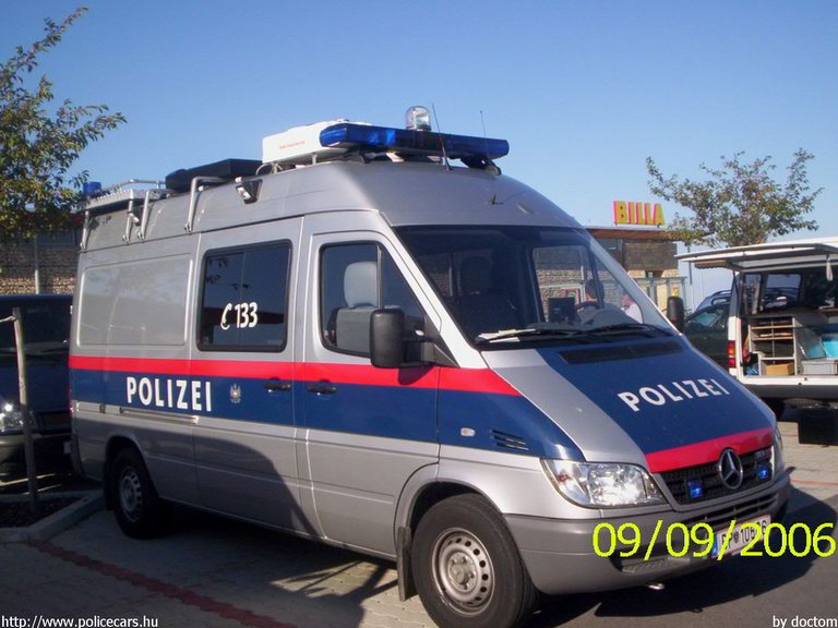 Mercedes Sprinter, fotó: doctom
Keywords: Ausztria osztrák rendőr rendőrautó rendőrség police policecar Austria