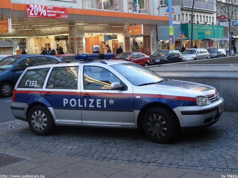 Volkswagen Golf, fotó: Miklós
Keywords: Ausztria osztrák rendőr rendőrautó rendőrség police policecar Austria