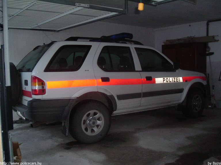 Opel Frontera, fotó: Bazsi
Keywords: Ausztria osztrák rendőr rendőrautó rendőrség police policecar Austria