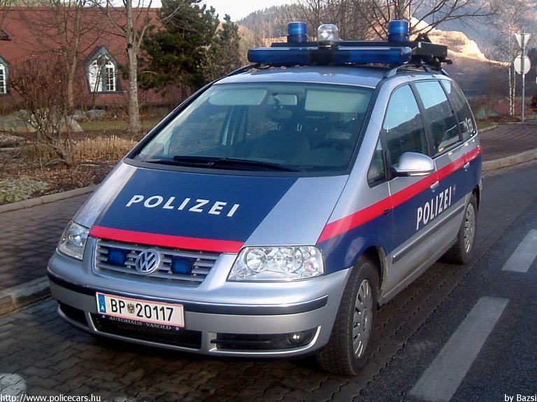 Volkswagen Sharan, fotó: Bazsi
Keywords: Ausztria osztrák rendőr rendőrautó rendőrség police policecar Austria
