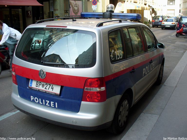 Volkswagen Touran, fotó: Márton Balázs
Keywords: Ausztria osztrák rendőr rendőrautó rendőrség police policecar Austria