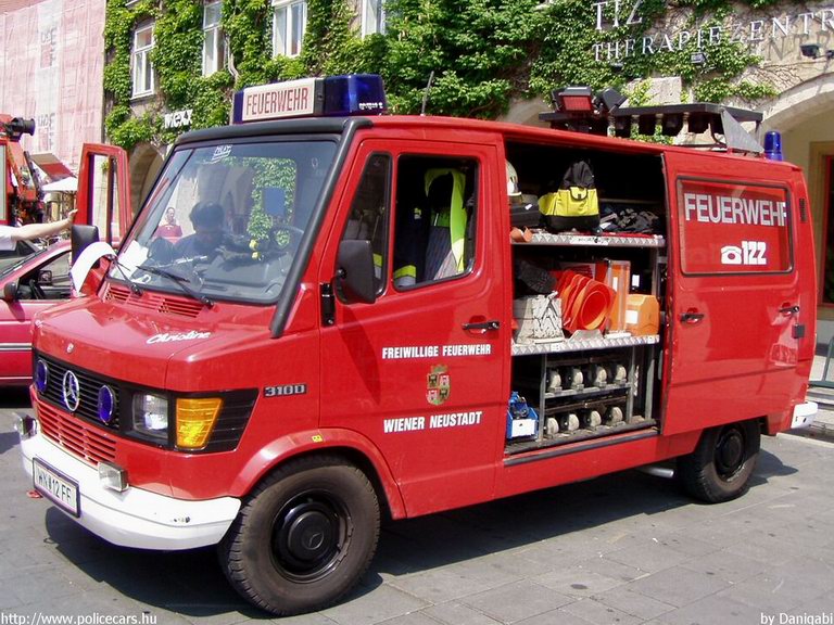 Mercedes 310D, fotó: Danigabi
Keywords: Ausztria osztrák tûzoltó tûzoltóautó tûzoltóság