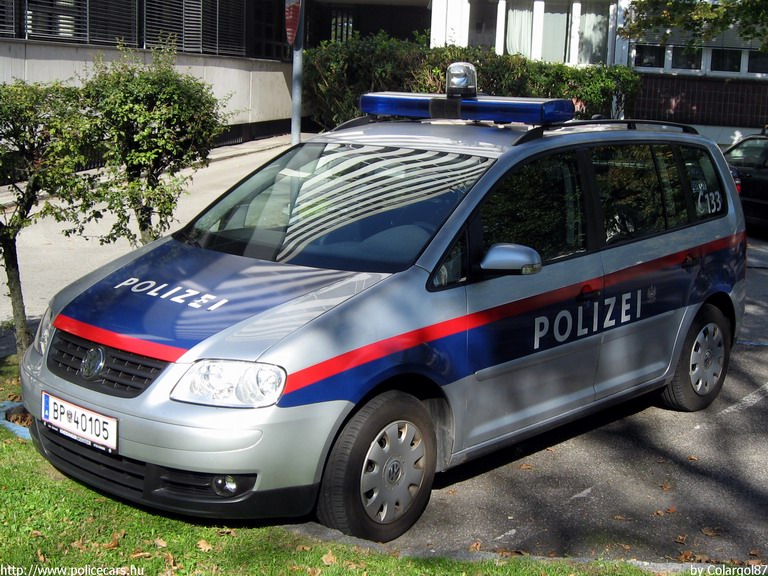 Volkswagen Touran, fotó: Colargol87
Keywords: Ausztria osztrák rendőr rendőrautó rendőrség police policecar Austria