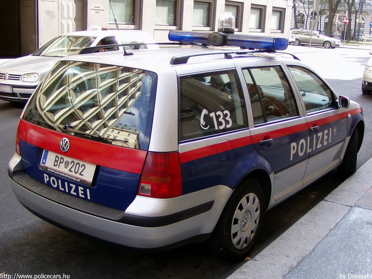 Volkswagen Golf, fotó: Danigabi
Keywords: Ausztria osztrák rendőr rendőrautó rendőrség police policecar Austria