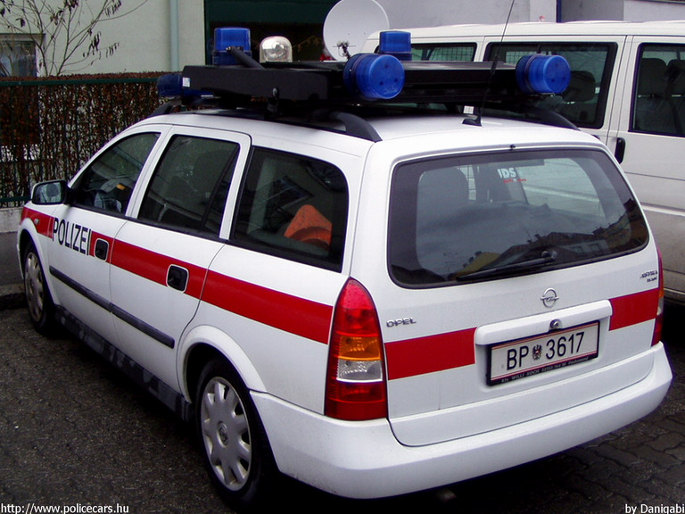 Opel Astra G, fotó: Danigabi
Keywords: Ausztria osztrák rendőr rendőrautó rendőrség police policecar Austria