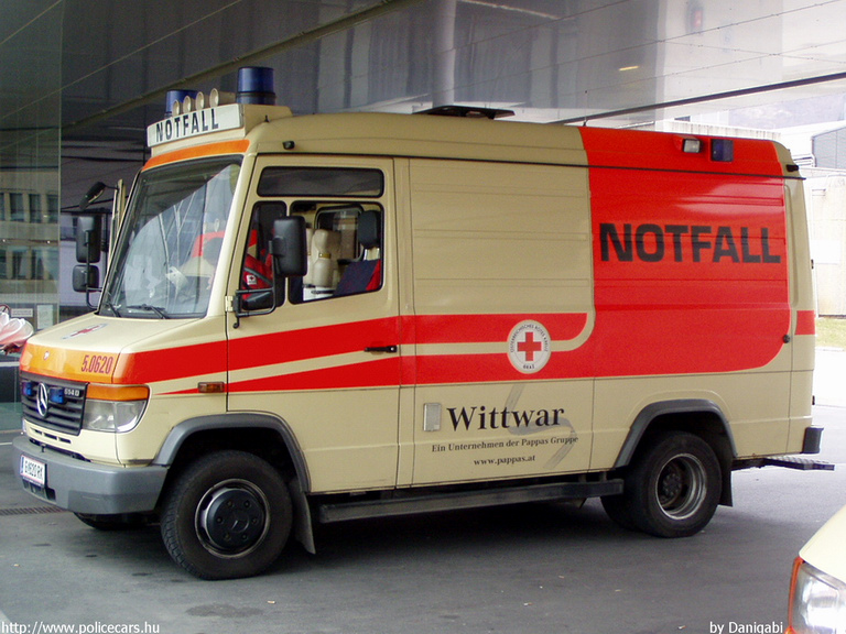 Mercedes, fotó: Danigabi
Keywords: Ausztria osztrák mentőautó mentő