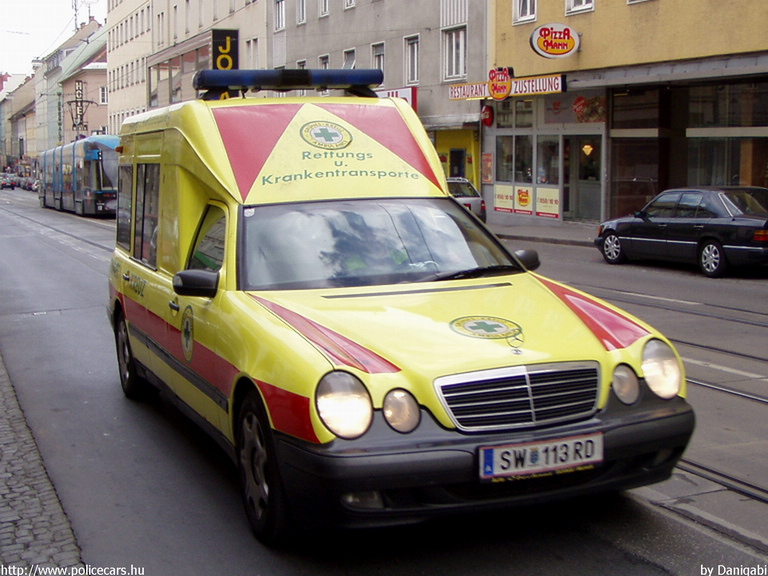 Mercedes E, fotó: Danigabi
Keywords: Ausztria osztrák mentőautó mentő